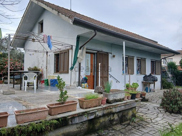 casa indipendente in vendita a Minucciano