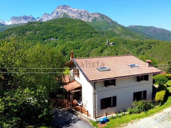 casa indipendente in vendita a Minucciano in zona Gramolazzo