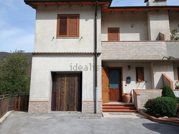 casa indipendente in vendita a Minucciano