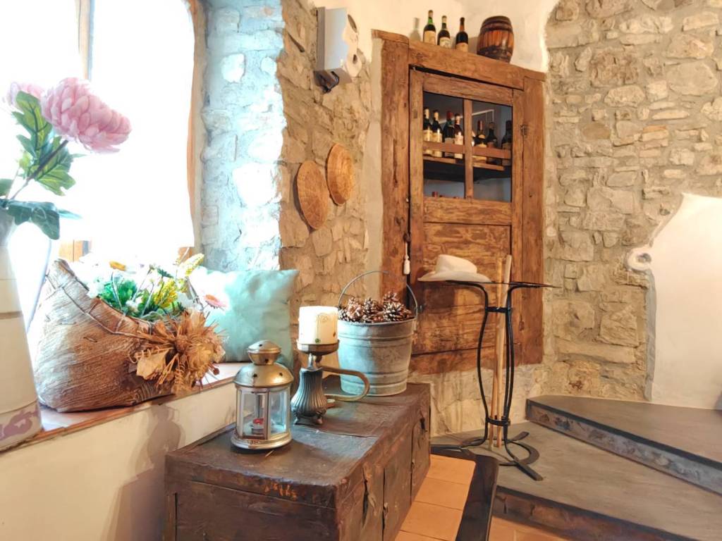 casa indipendente in vendita a Minucciano in zona Sermezzana