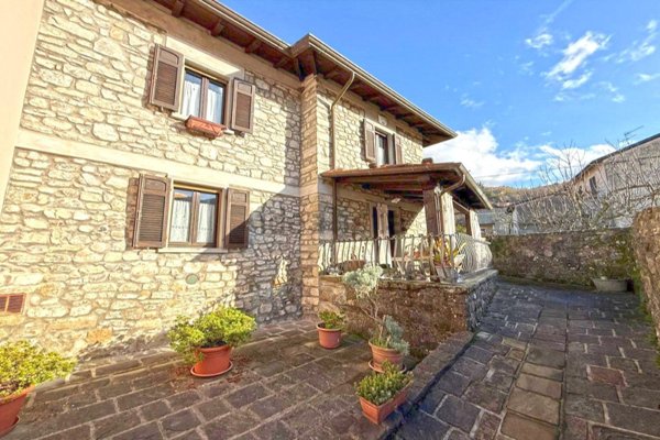 casa indipendente in vendita a Minucciano