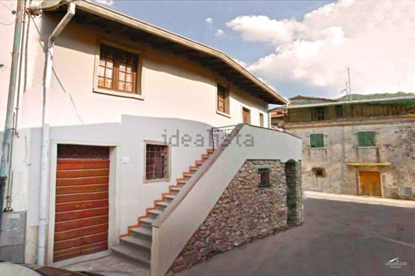 casa indipendente in vendita a Minucciano