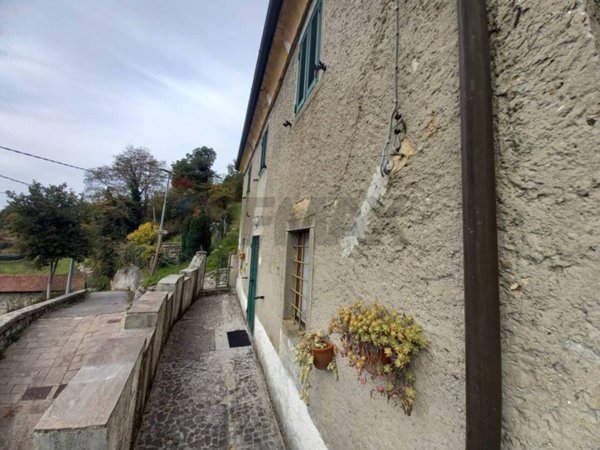 casa indipendente in vendita a Minucciano in zona Sermezzana