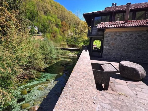 casa indipendente in vendita a Minucciano in zona Gramolazzo