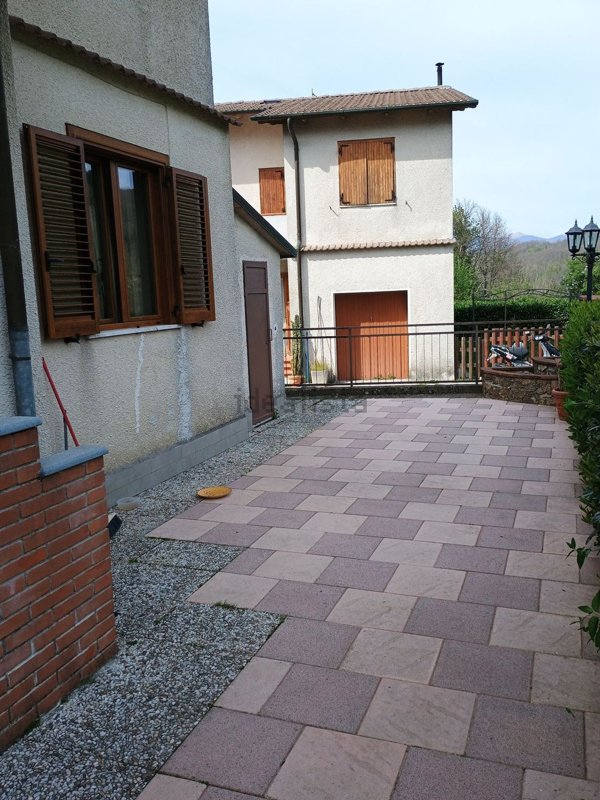 casa indipendente in vendita a Minucciano