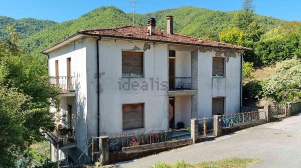 casa indipendente in vendita a Minucciano