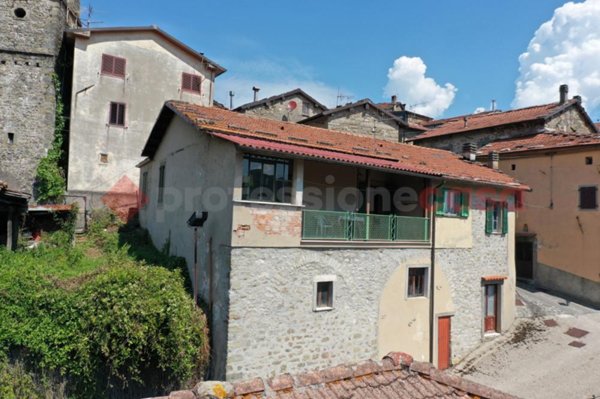 casa indipendente in vendita a Minucciano in zona Gramolazzo