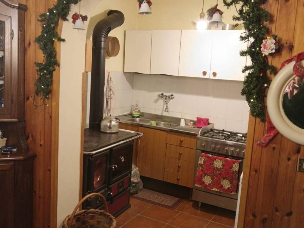 casa indipendente in vendita a Minucciano in zona Gorfigliano