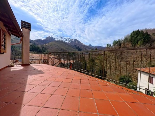 casa indipendente in vendita a Minucciano in zona Gramolazzo