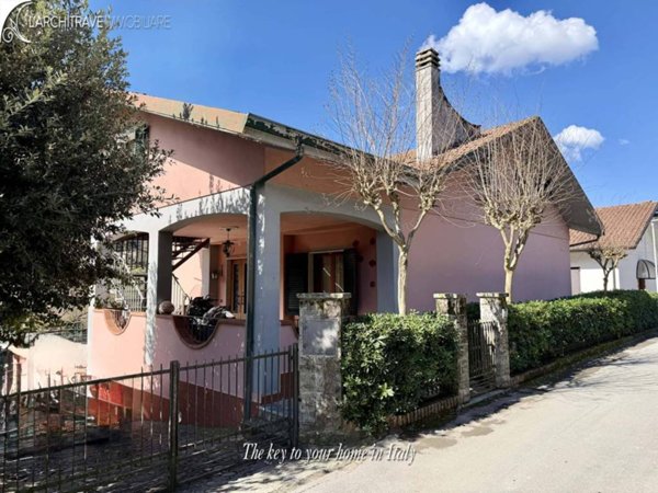 casa indipendente in vendita a Minucciano