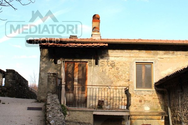 appartamento in vendita a Minucciano in zona Castagnola