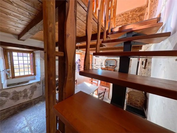casa indipendente in vendita a Minucciano in zona Gorfigliano