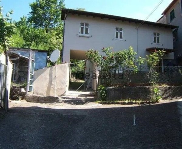 casa indipendente in vendita a Minucciano in zona Antognano