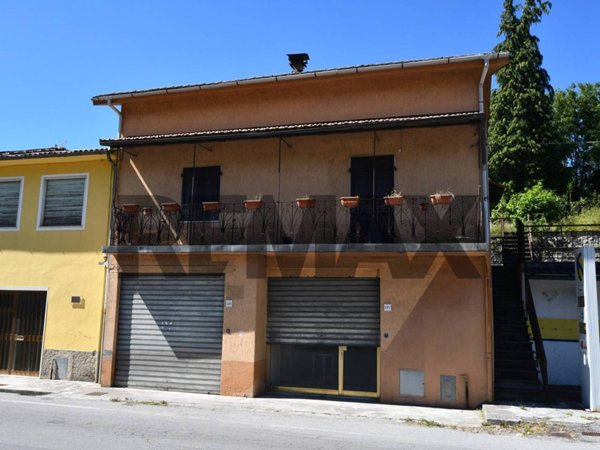 casa indipendente in vendita a Minucciano in zona Gramolazzo