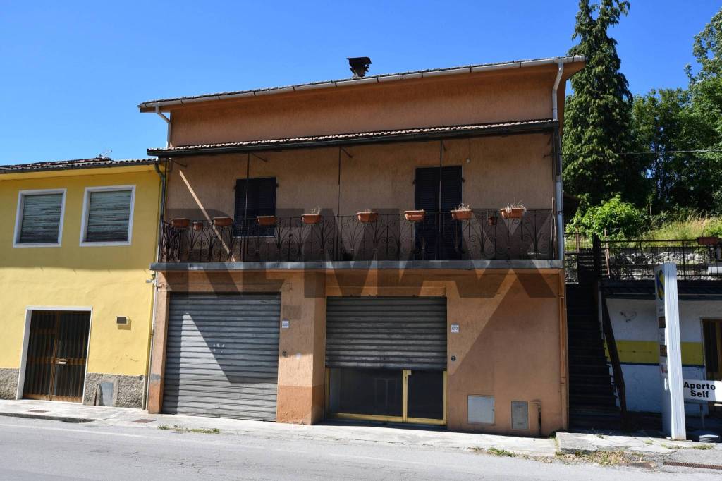 casa indipendente in vendita a Minucciano in zona Gramolazzo