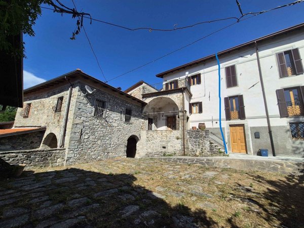 casa indipendente in vendita a Minucciano