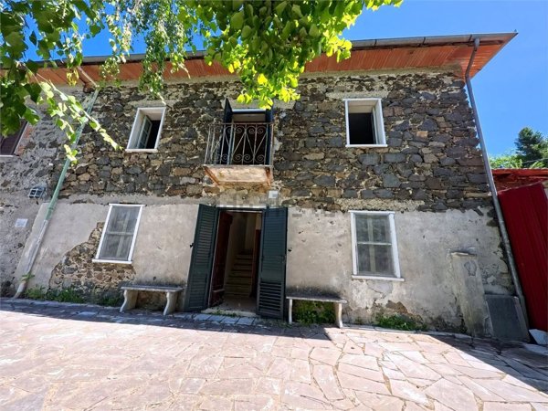 casa indipendente in vendita a Minucciano in zona Canepaia