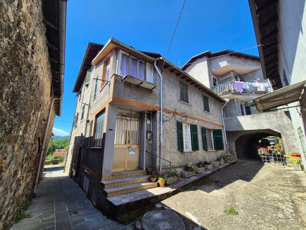 casa indipendente in vendita a Minucciano in zona Antognano