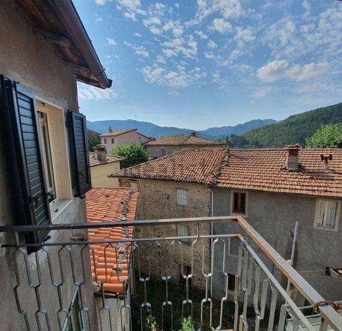 casa indipendente in vendita a Molazzana