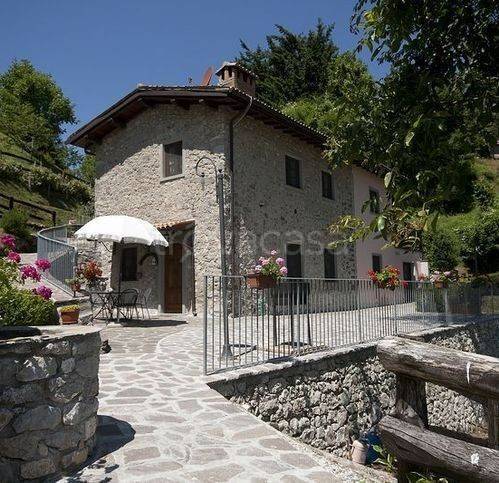casa indipendente in vendita a Molazzana