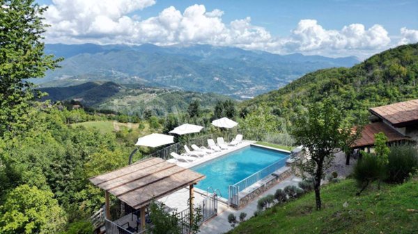 casa indipendente in vendita a Molazzana