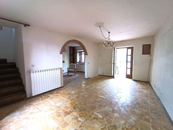intera palazzina in vendita a Molazzana in zona Sassi