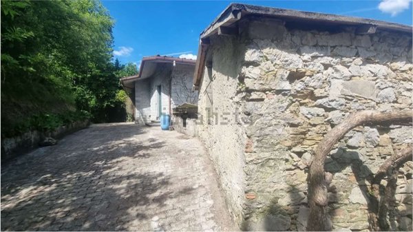 casa indipendente in vendita a Molazzana