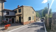 casa indipendente in vendita a Molazzana in zona Sassi