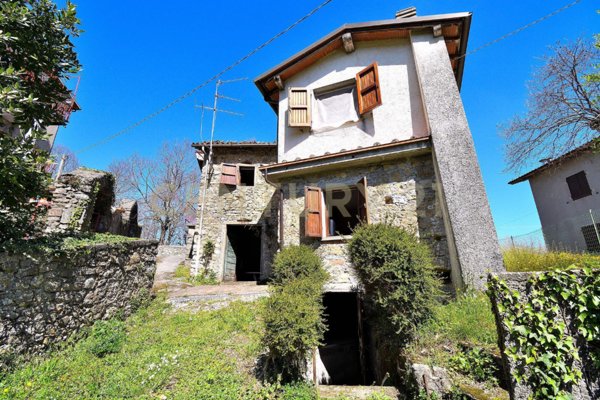 casa indipendente in vendita a Molazzana
