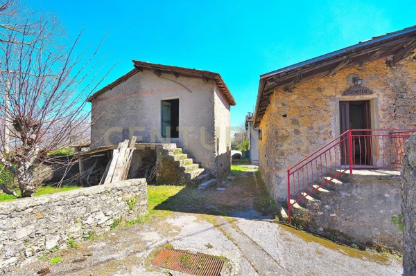 casa indipendente in vendita a Molazzana