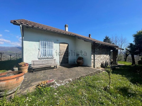 casa indipendente in vendita a Molazzana