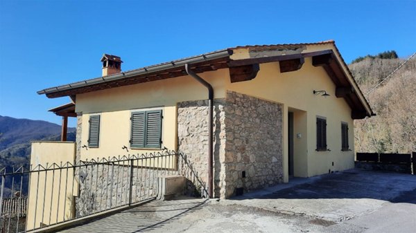 casa indipendente in vendita a Molazzana