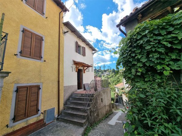 casa indipendente in vendita a Molazzana in zona Sassi