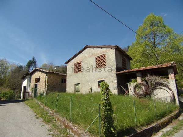 casa indipendente in vendita a Molazzana