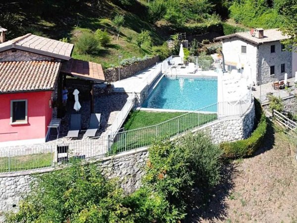 casa indipendente in vendita a Molazzana