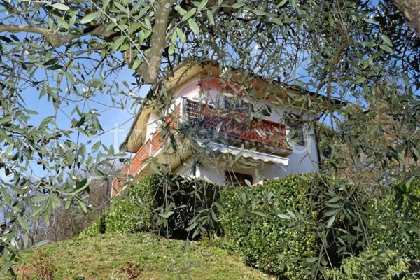 casa indipendente in vendita a Molazzana