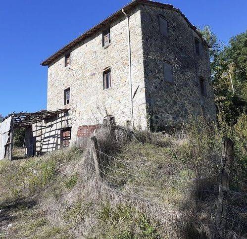 casa indipendente in vendita a Molazzana