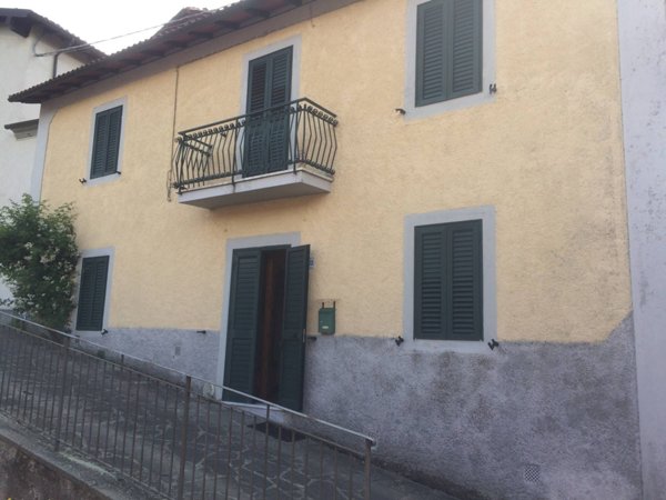 casa indipendente in vendita a Molazzana in zona Sassi
