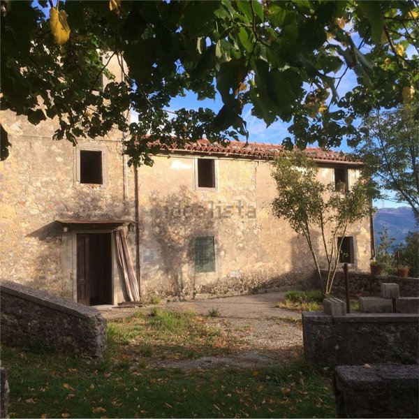 casa indipendente in vendita a Molazzana