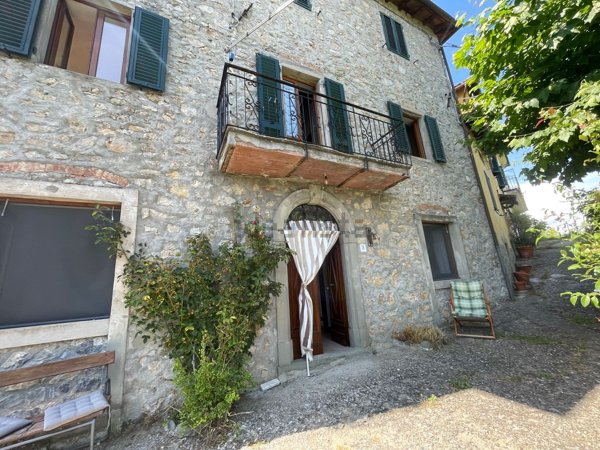 casa indipendente in vendita a Molazzana in zona Brucciano