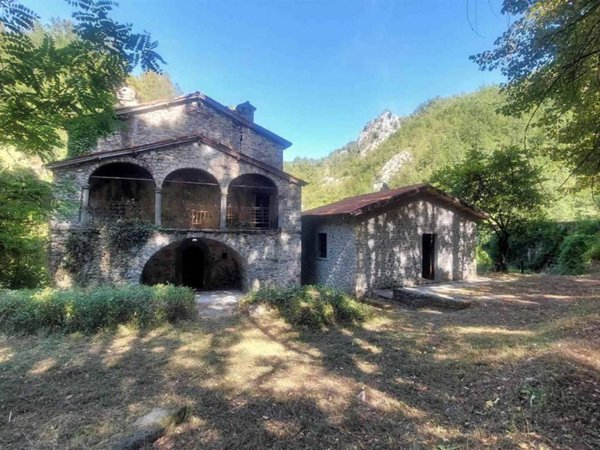 casa indipendente in vendita a Molazzana