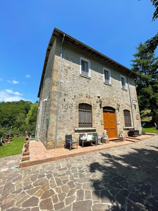 casa indipendente in vendita a Molazzana