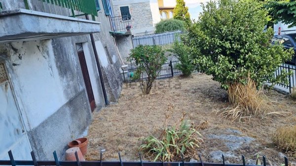 casa indipendente in vendita a Molazzana