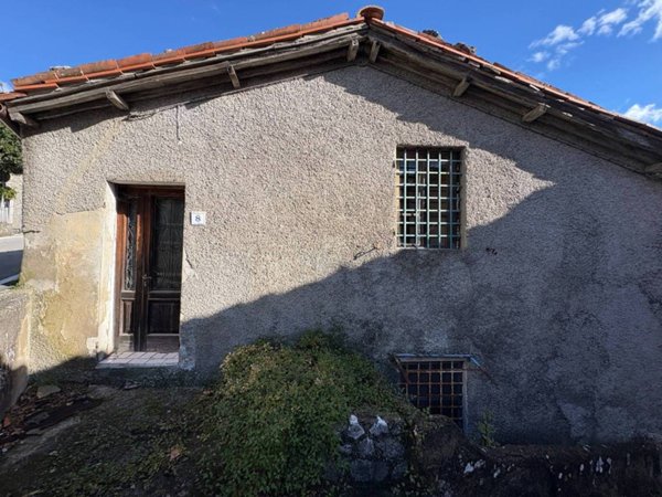 casa indipendente in vendita a Molazzana in zona Sassi