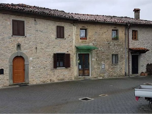 casa indipendente in vendita a Molazzana