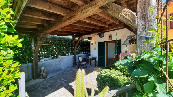 casa indipendente in vendita a Molazzana in zona Sassi