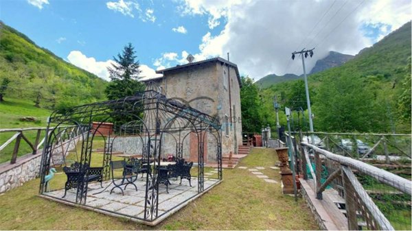 casa indipendente in vendita a Molazzana