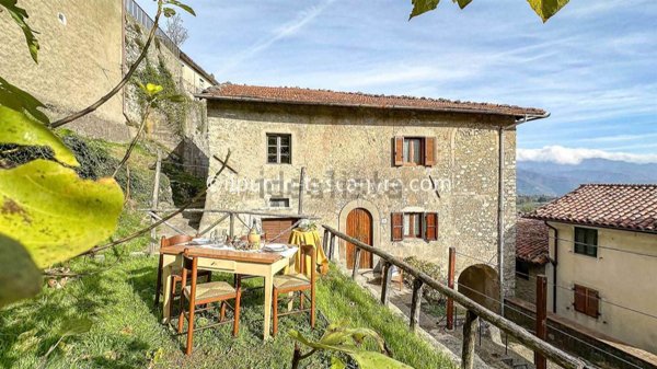 casa indipendente in vendita a Molazzana in zona Eglio