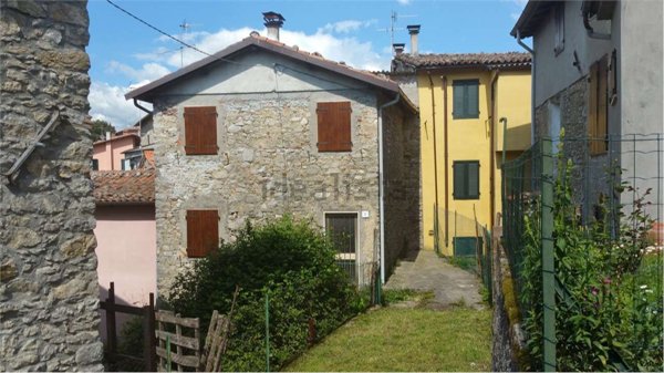 casa indipendente in vendita a Molazzana in zona Sassi