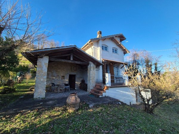 casa indipendente in vendita a Molazzana